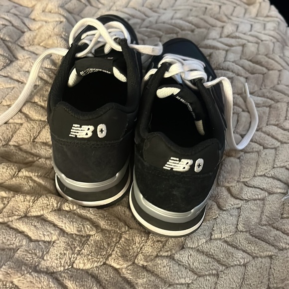 New balance for Figs - Picture 3 of 4